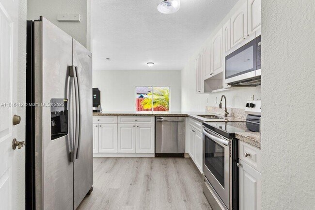 Building Photo - 5090 SW 136th Ave