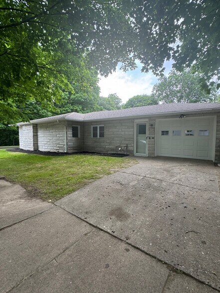 Primary Photo - 701 Ravine Park Blvd