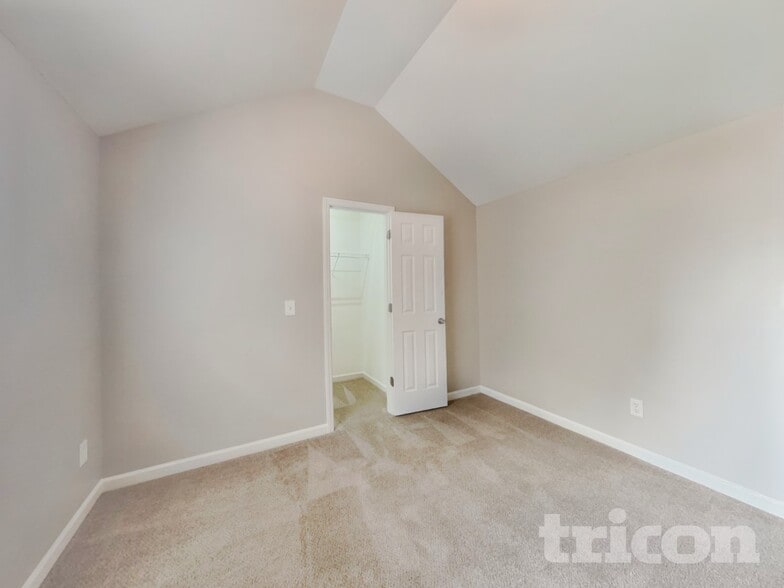 Building Photo - 851 Red Oak Tree Dr