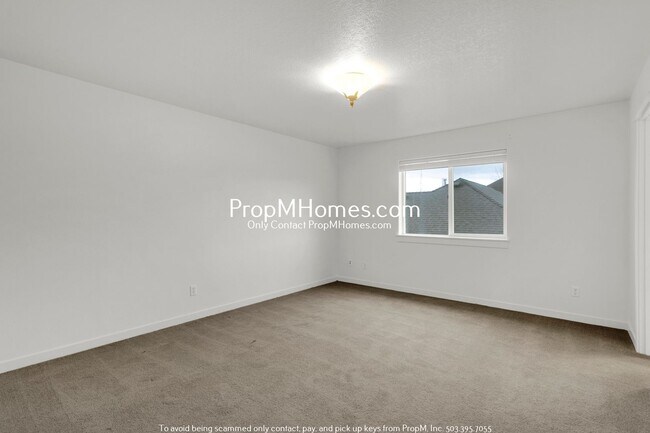 Building Photo - Updated Luxury Five Bedroom Home in Happy Valley!