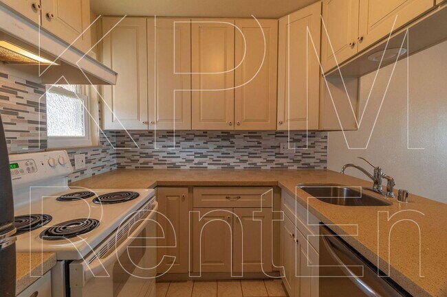 Building Photo - 3790 W Benjamin Holt Dr