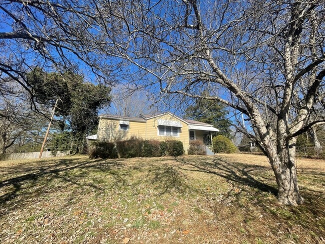 Building Photo - Adorable 3 bedroom 1 bath home Located in Hickory
