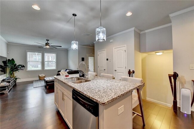 Building Photo - 2185 Mission View Dr NW