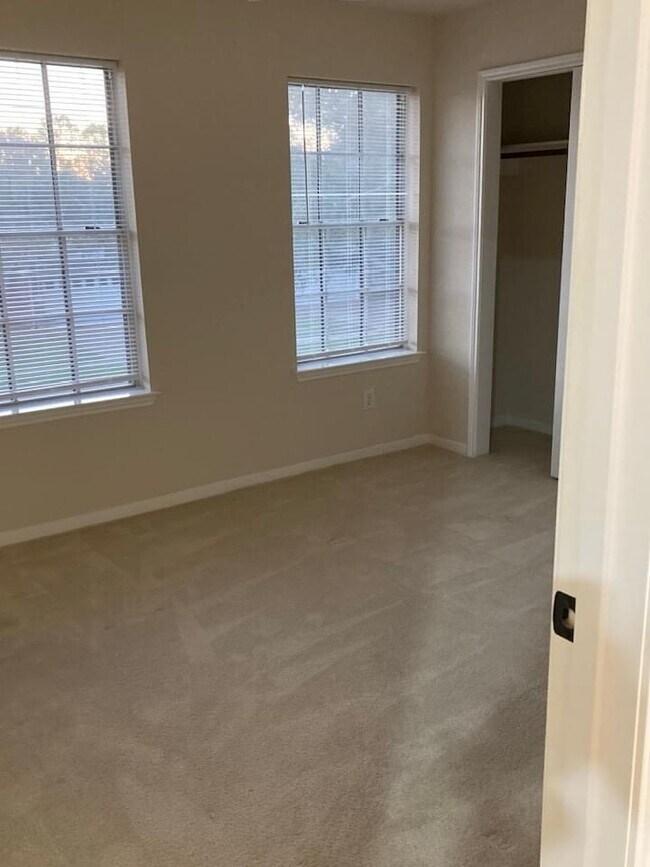 Building Photo - 2322 Trotter Dr