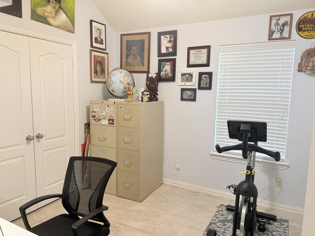 Building Photo - 23910 Fairport Harbor Ln