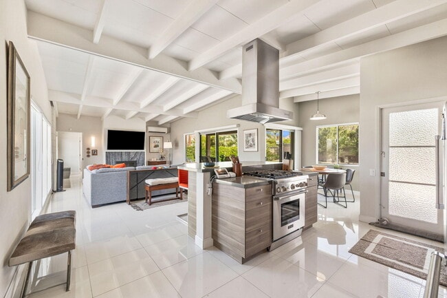 Building Photo - 73409 Little Bend Trail