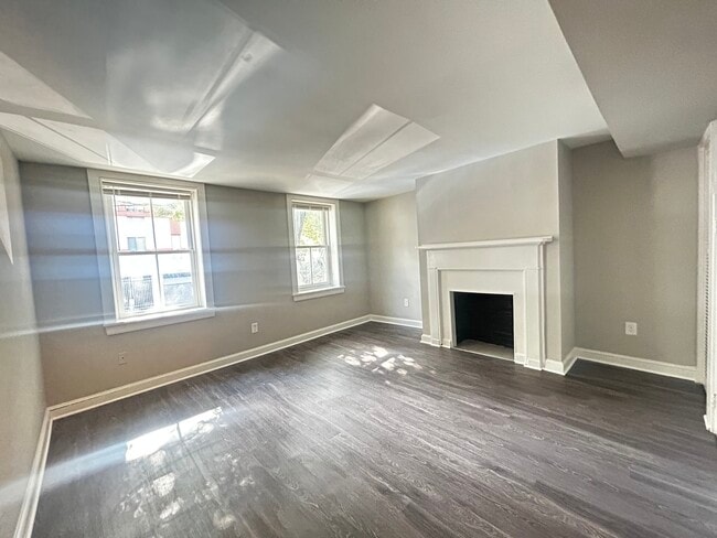 Building Photo - Franklin Court Apartments
