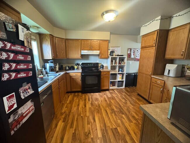 Building Photo - 201 E 19th St