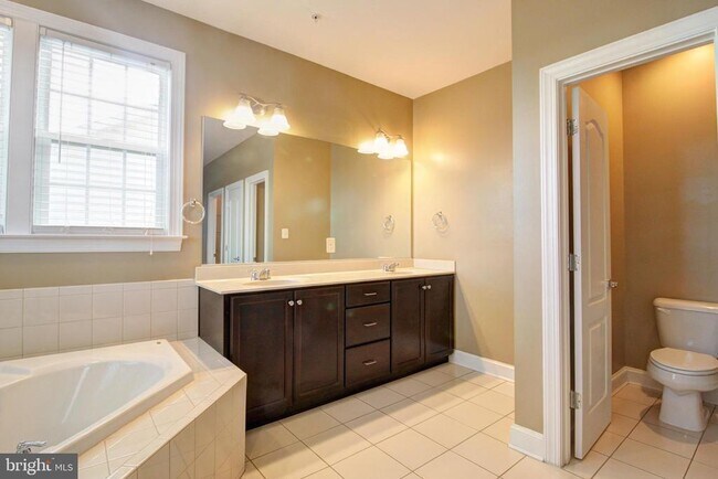 Building Photo - 4105 Brushfield Dr