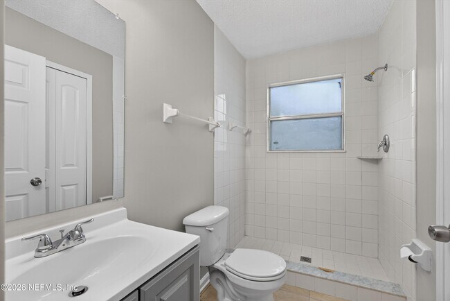 Building Photo - 1040 Willow Cove Ct E