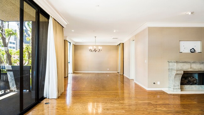 Building Photo - Elegant living in the heart of Beverly Hills