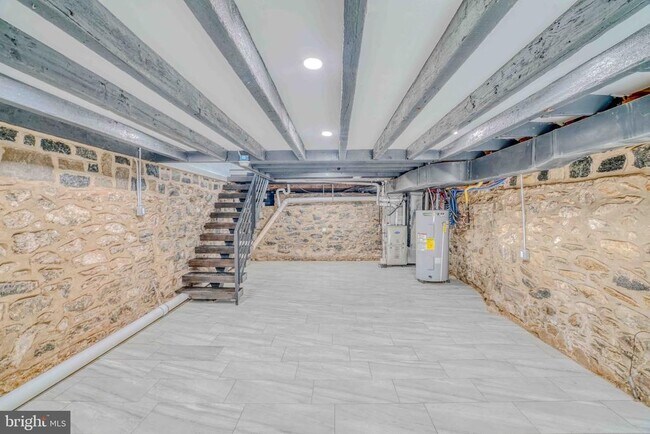 Building Photo - 2832 Edgemont St