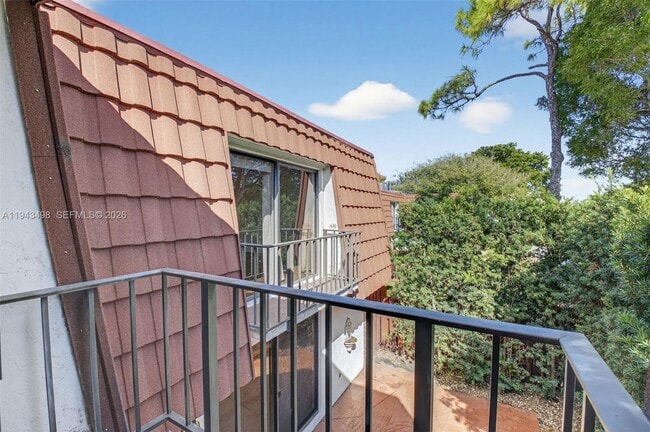 Building Photo - 3007 San Clara Dr