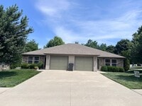 Building Photo - 3 Bed | 2 Bath | 1 Car Garage Single Level Duplex in Blue Springs; Lee’s Summit Schools