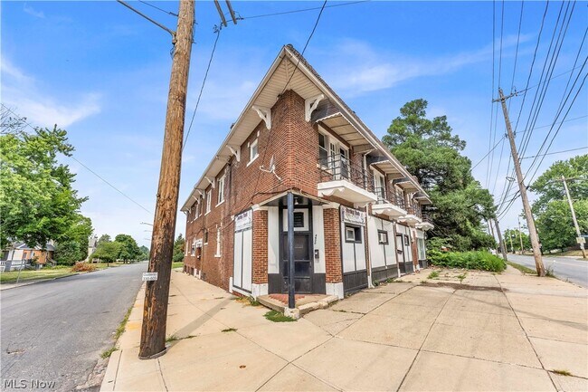 Building Photo - 4600 Grand Division Ave