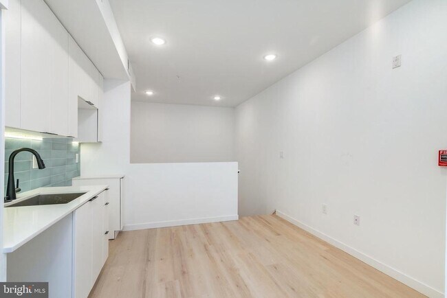 Building Photo - 2717 N Howard St