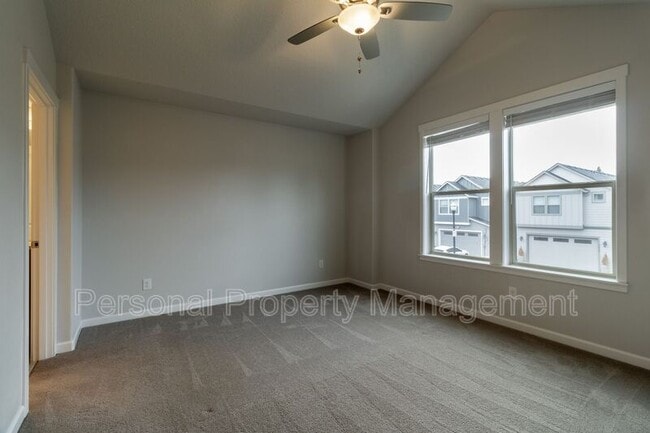 Building Photo - 5831 NE 56th Pl