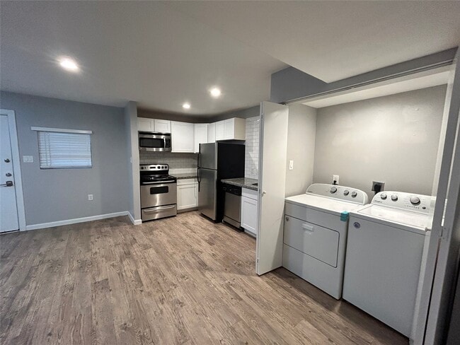 Building Photo - 2810 Beauchamp St