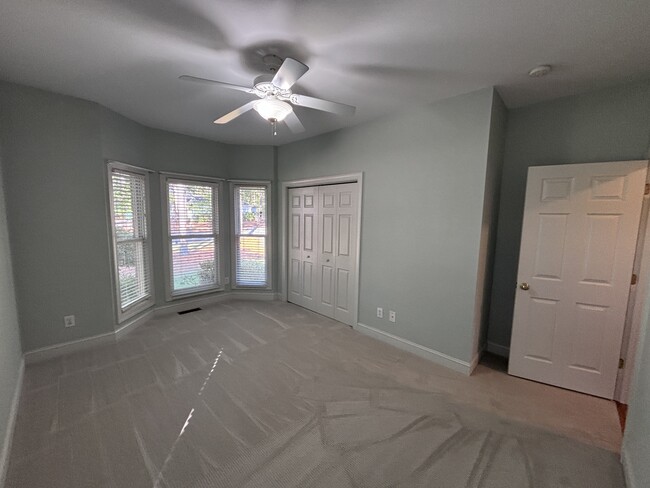 Building Photo - 420 Lake Forest Dr SE