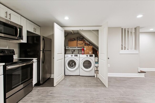 Building Photo - Modern 4BR Home w/ Fireplace, In-Law Suite...