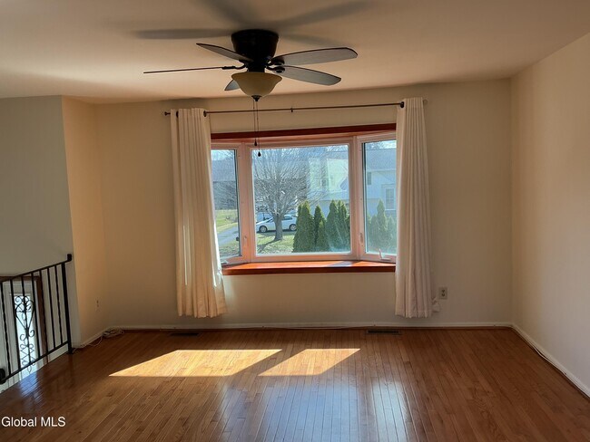 Building Photo - 2 Dyer Dr