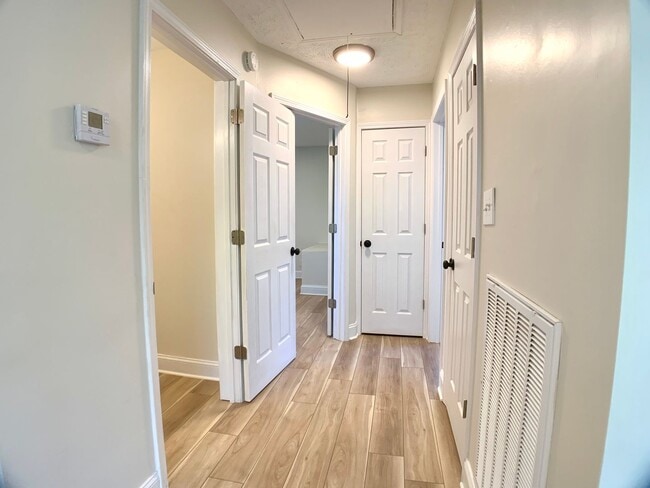 Building Photo - 47 Maple St