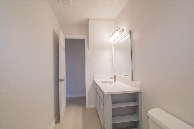 Building Photo - 13111 Campos Dr