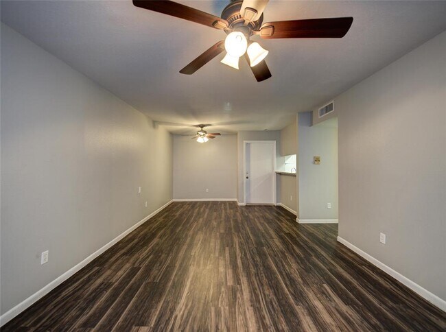 Building Photo - 3075 Walnut Bend Ln