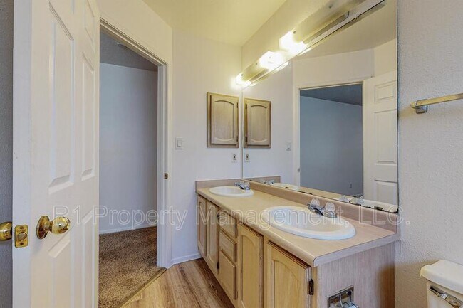 Building Photo - 1729 Chamisa Rd NE
