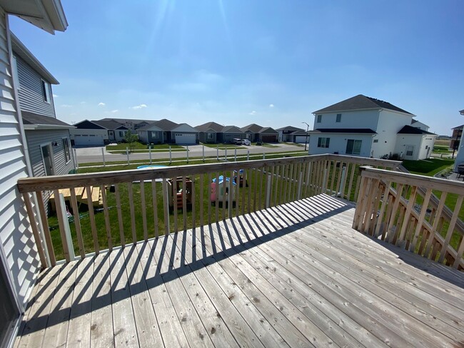 Building Photo - 3 bed, 2.5 bath South Fargo Home For Rent!