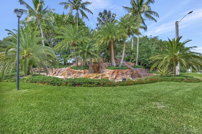 Building Photo - 12372 Cascades Pointe Dr
