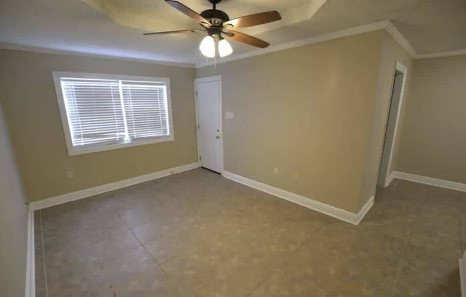 Livingroom - 1017 Seville Ave