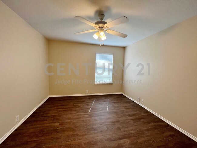 Building Photo - Beautiful 3/2/2 in Eagle Mountain / Sagina...