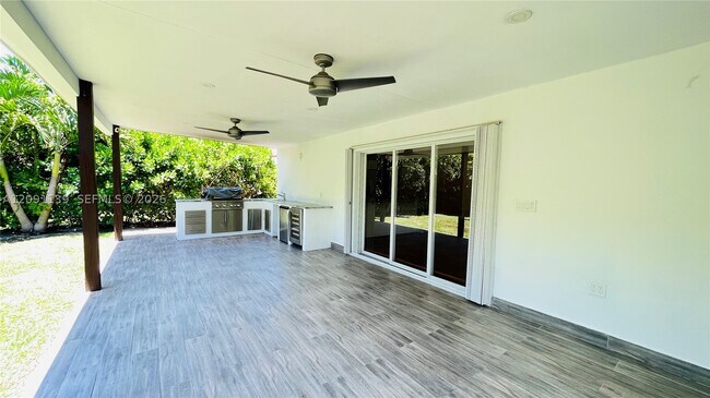Building Photo - 2250 SW 23rd St