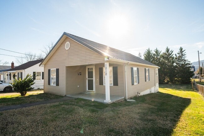 Building Photo - 2 bed/1 bath site built home