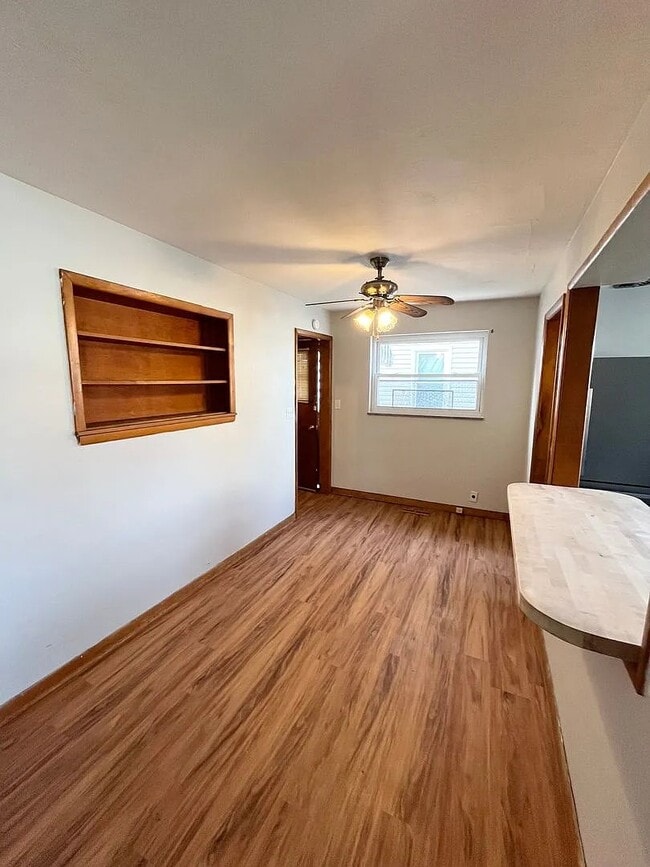 Building Photo - 1021 W Virginia Ave