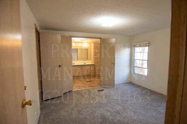 Building Photo - 3 Bedroom 2 Bath