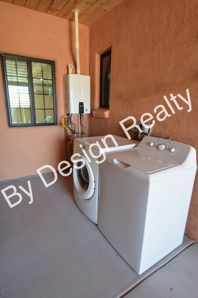 Building Photo - 3 Bed 3 Bath - Built in 2024 - 1/2 Mile to...