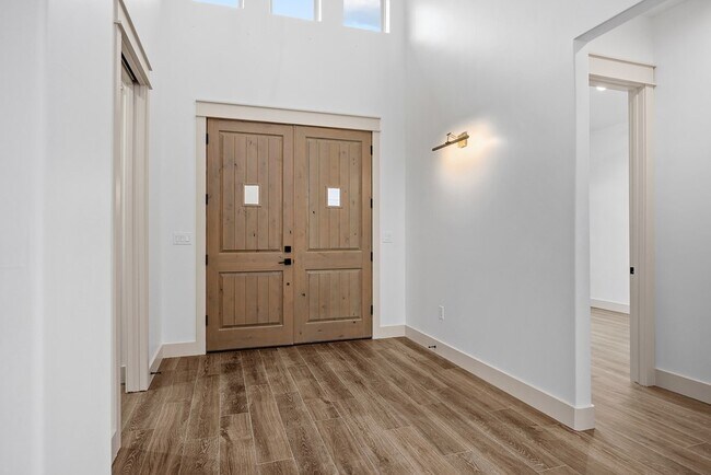 Building Photo - 2 Pinnacle Club Dr