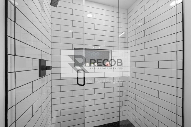 Building Photo - 1638 Elm Ave