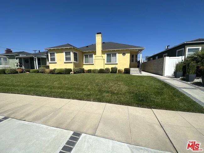 Primary Photo - 10410 S Manhattan Pl