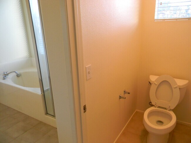 Building Photo - 11166 Pondfield Ct