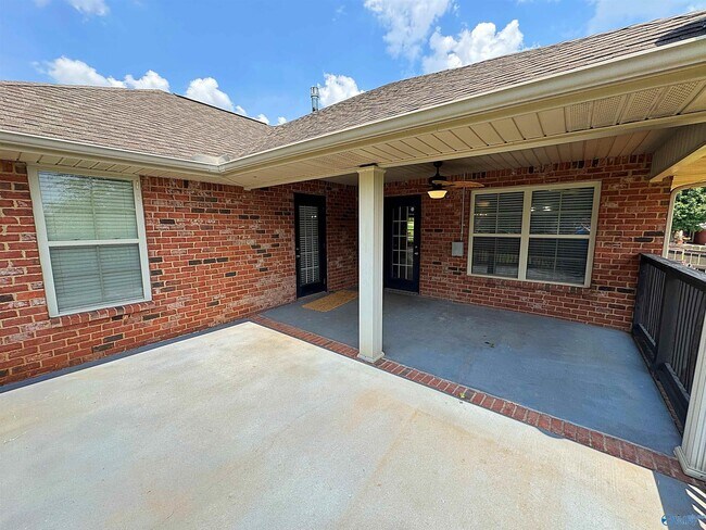 Building Photo - 105 Oak Shade Dr