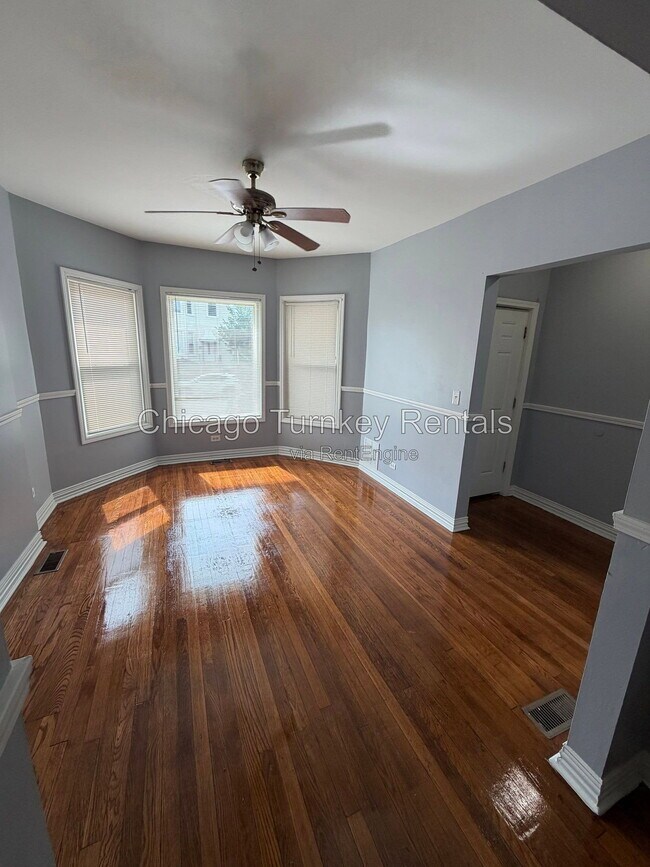 Building Photo - 7125 S Ellis Ave