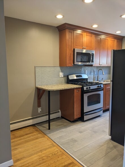 Building Photo - 378 Valley