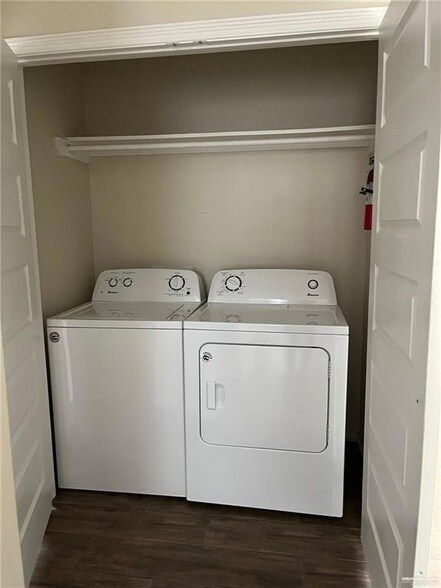 Building Photo - 4001 Hawthorne Ave