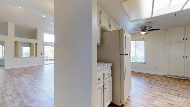 Building Photo - Gorgeous and Bright 2BR/2BA Home perfect f...