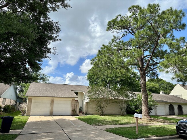 Building Photo - 16007 Mill Point Dr