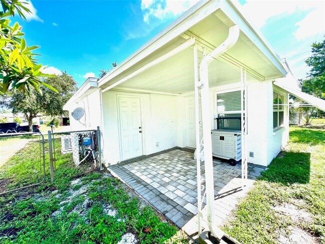 Building Photo - 4640 Taray Ln