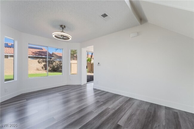 Building Photo - 8644 Trafalgar Dr